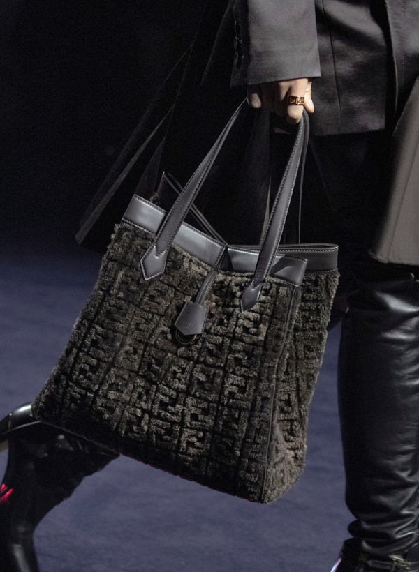 FENDI Unveils Versatile Origami Handbag in its Autumn/Winter 2023 ...